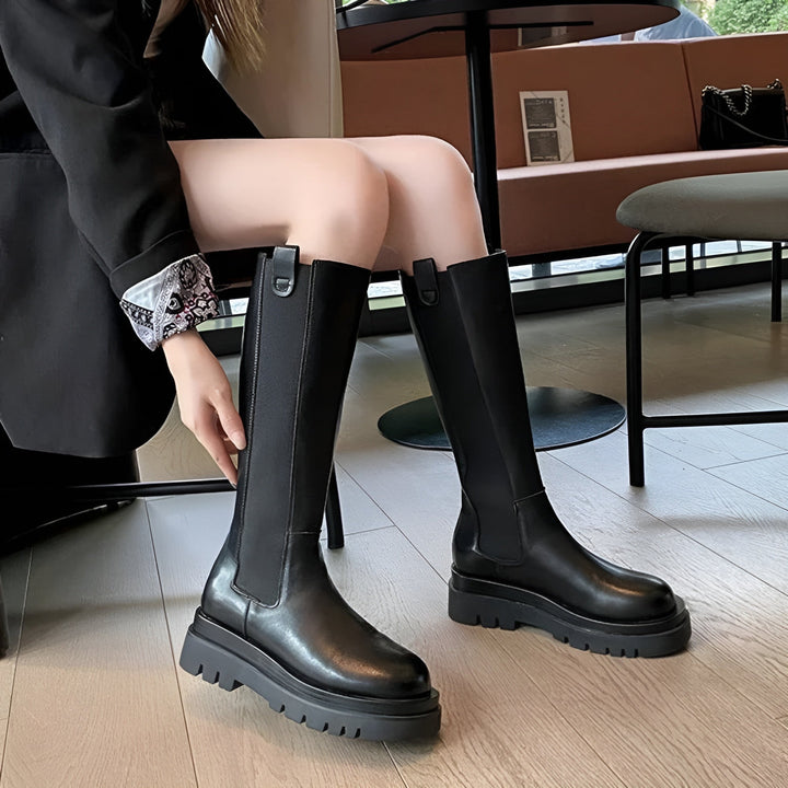 Black high Autumn boots with plateau