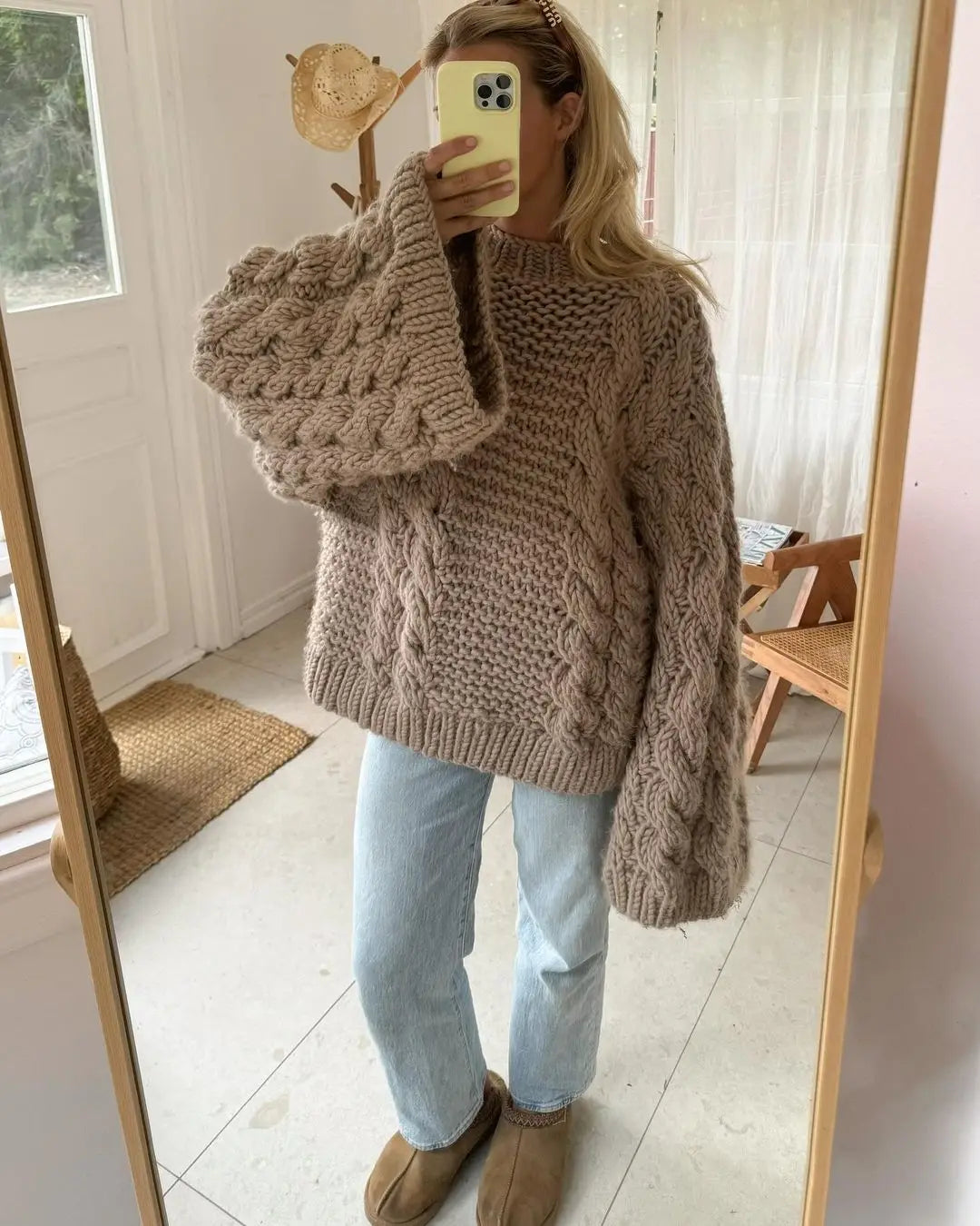 Oversized knitted pullover