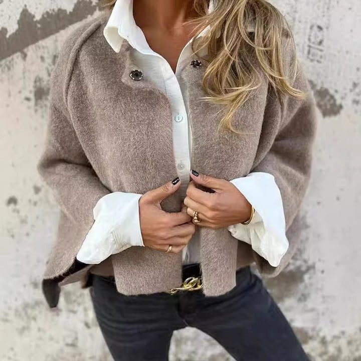 Trendy short jacket with flared sleeves