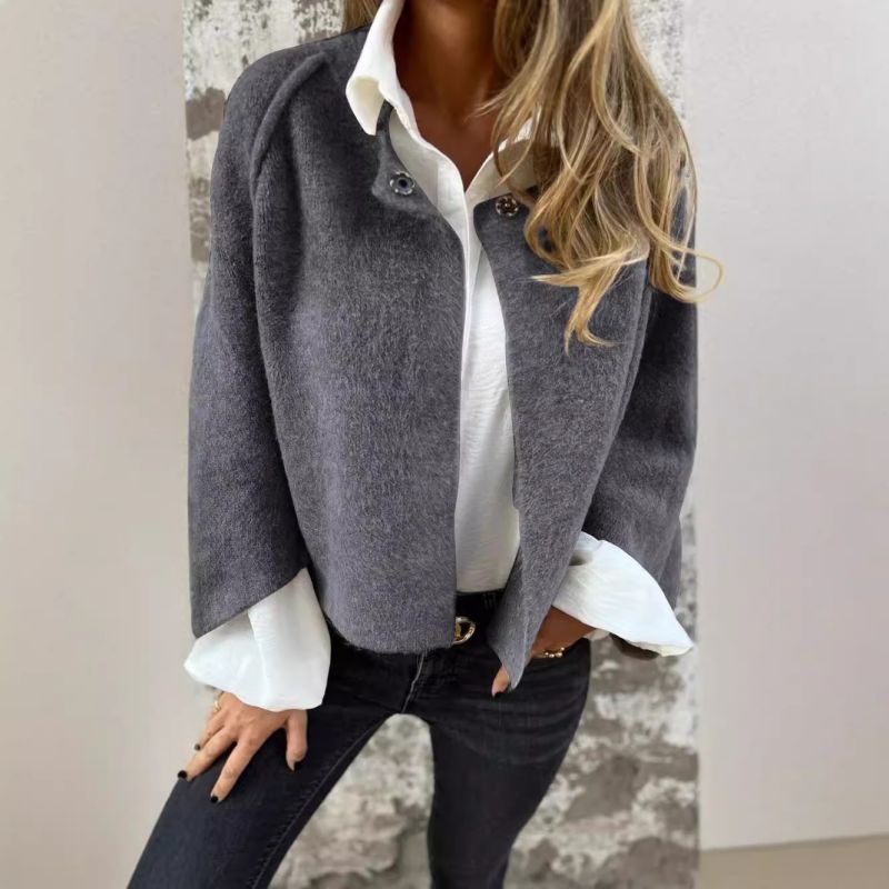 Trendy short jacket with flared sleeves